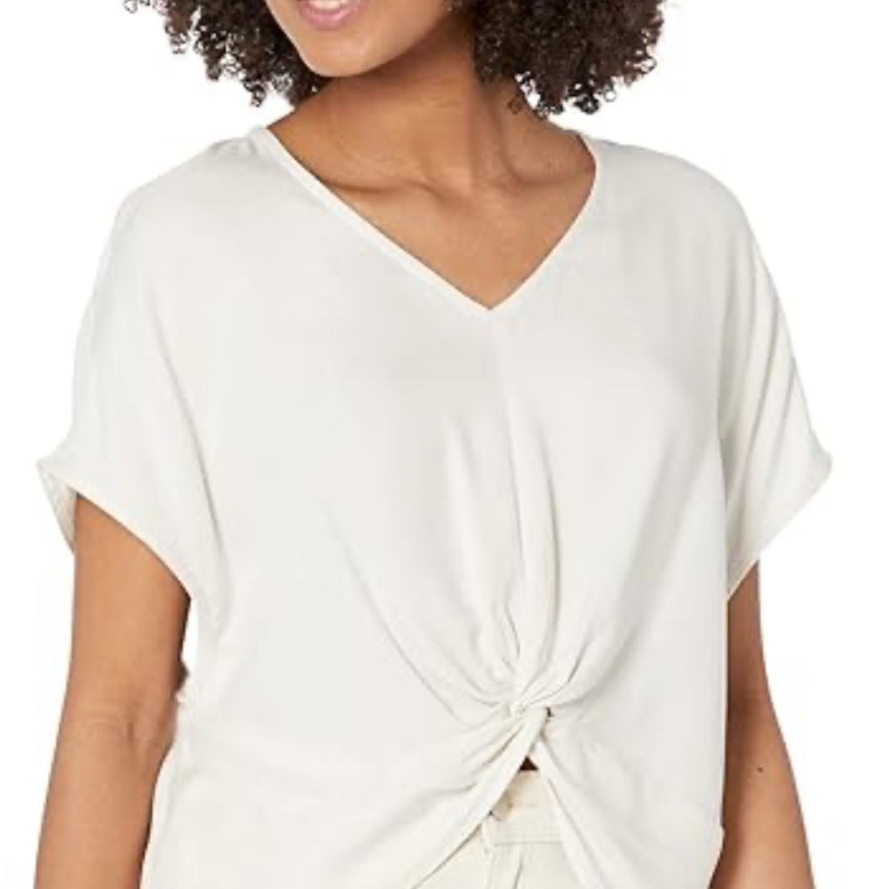 Francesca’s - Cream V-Neckline Short Sleeve Top
